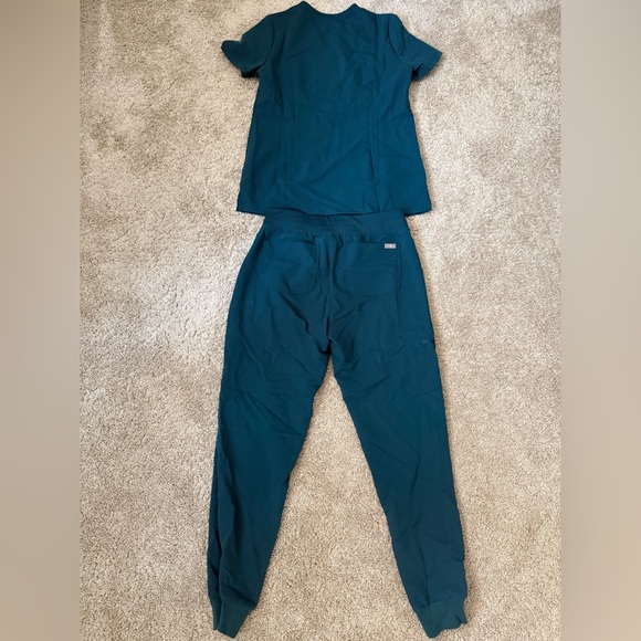 FIGS Caribbean scrubs set - Picture 6 of 9